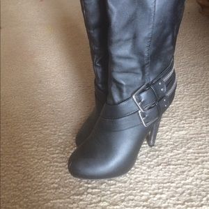 Calf high, heeled boot